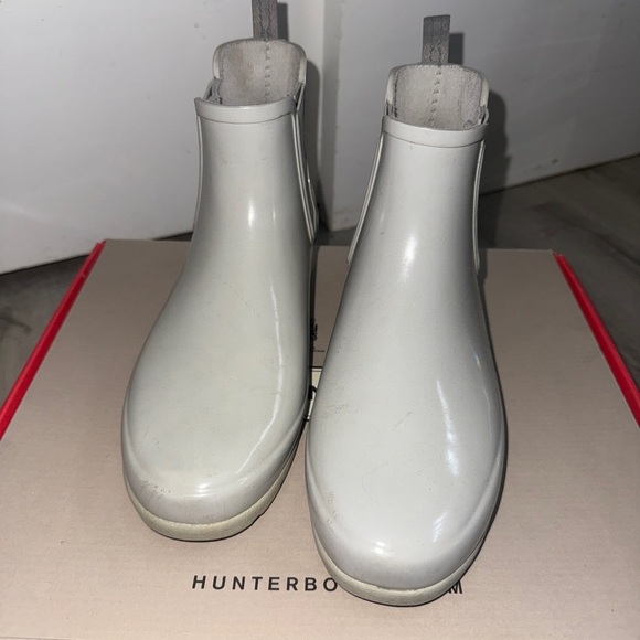 Hunter Women’s Gray Chelsea Boots - Picture 3 of 5